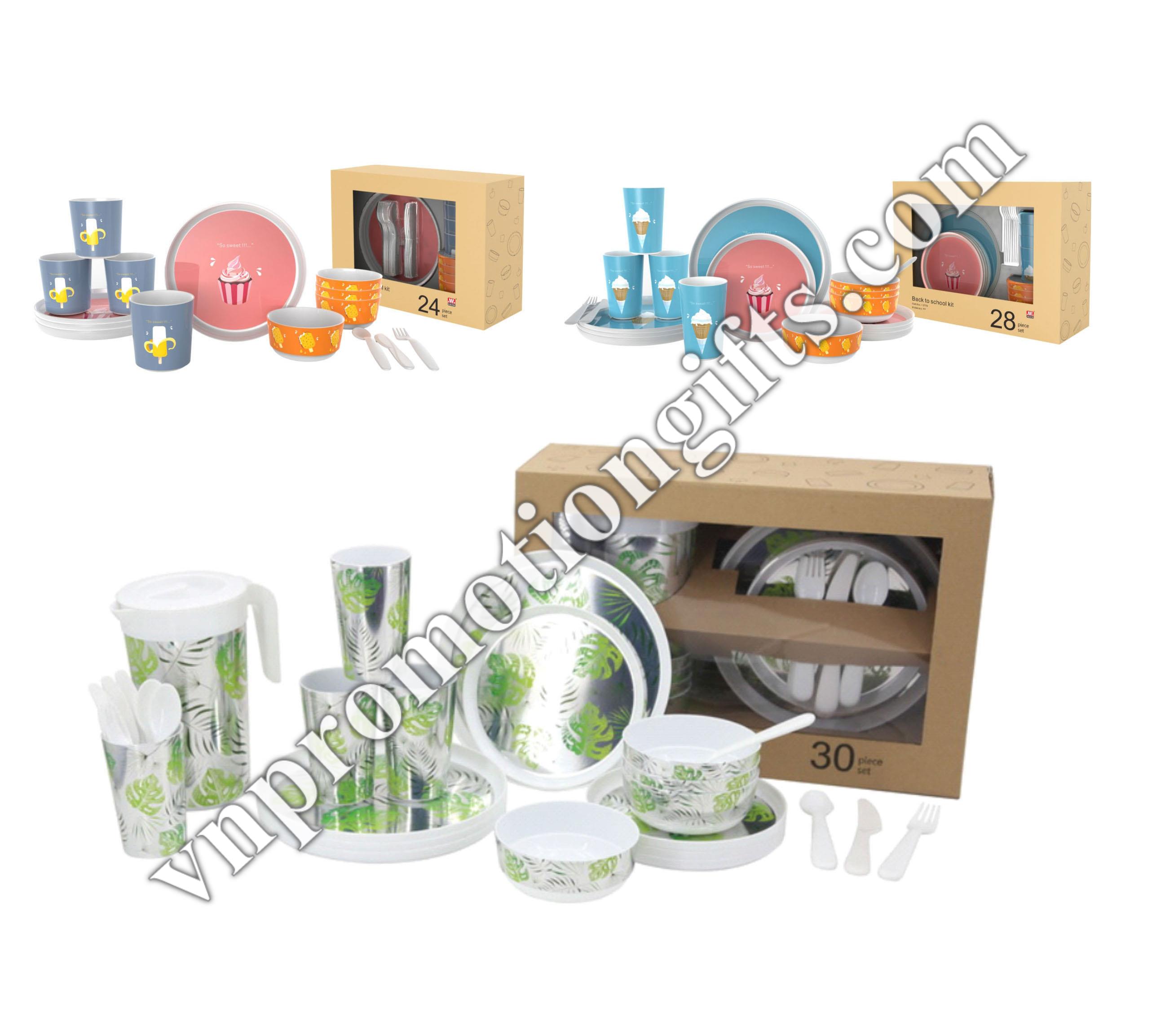 bộ dụng cụ ăn uống bằng nhựa