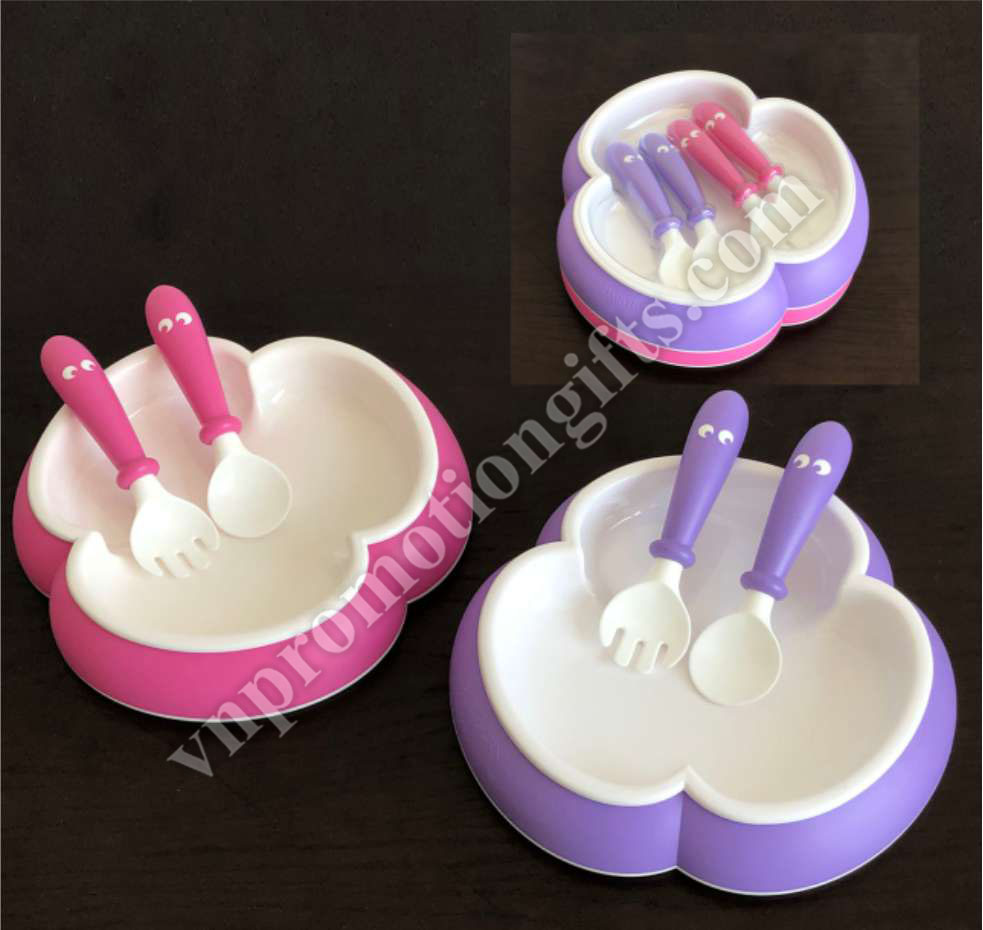 Bộ dụng cụ ăn cho bé